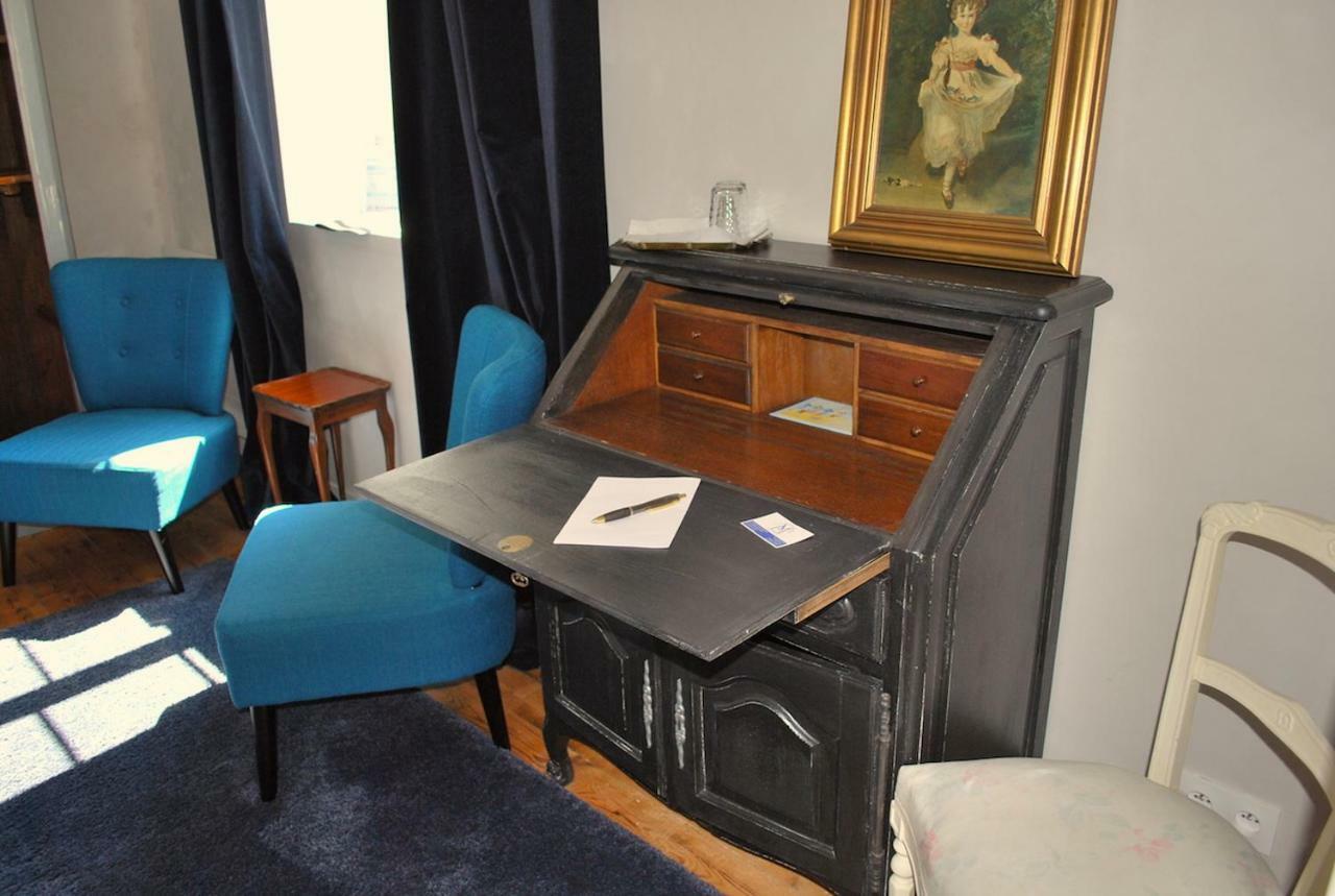 Les Chambres Du Mad Henvic Exterior photo