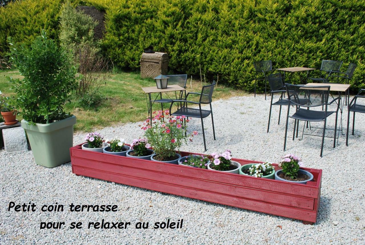 Les Chambres Du Mad Henvic Exterior photo